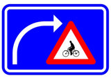 f50BIS ATTENTION CYCLISTES MEME CHEMIN