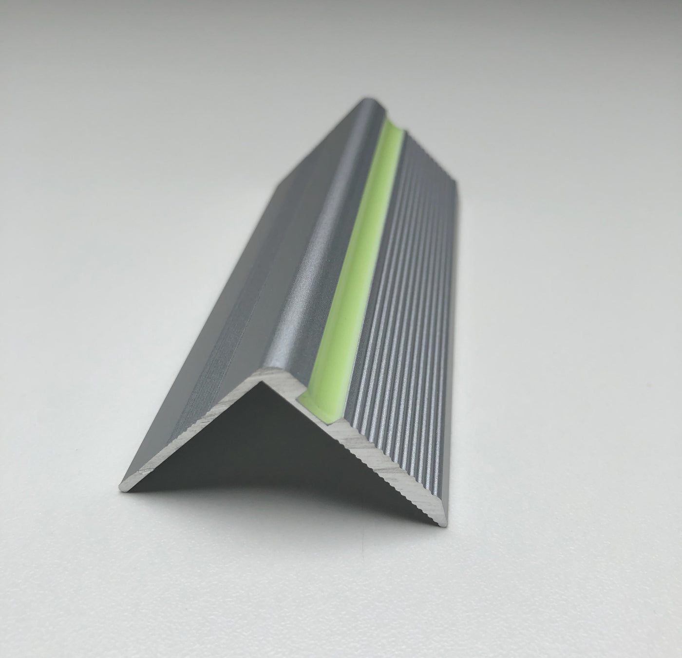 TRAPNEUS ANTISLIP MET FOTOLUM. STRIPS
